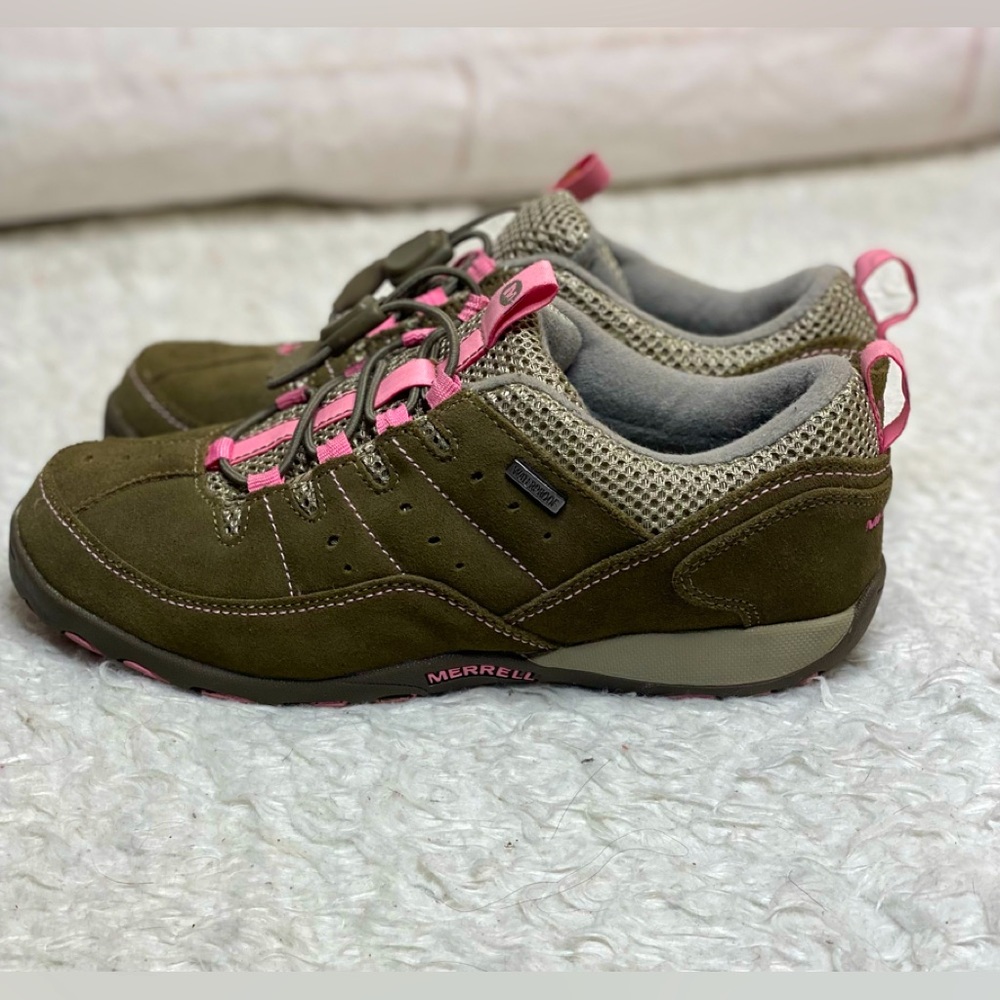 Merrell Waterproof kid hiking shoes size 6